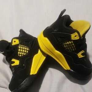Jordan Retro 4 "Thunder" Black and Yellow Kids Shoes